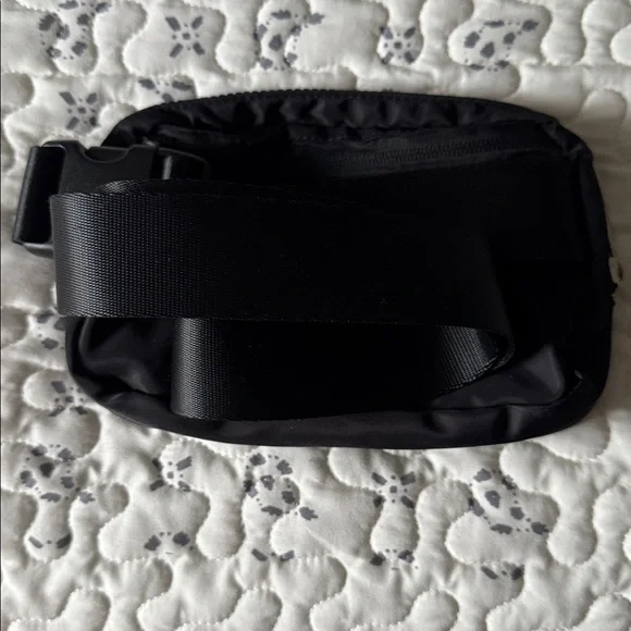 Lululemon Athletica Black Crossbody Bag - Picture 2 of 3